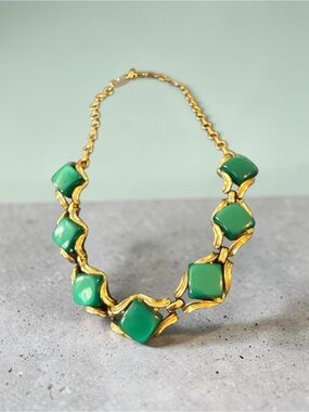 💚 Vintage Green Lucite Cabochon Gold Tone Statement Necklace 11-16”  Choker